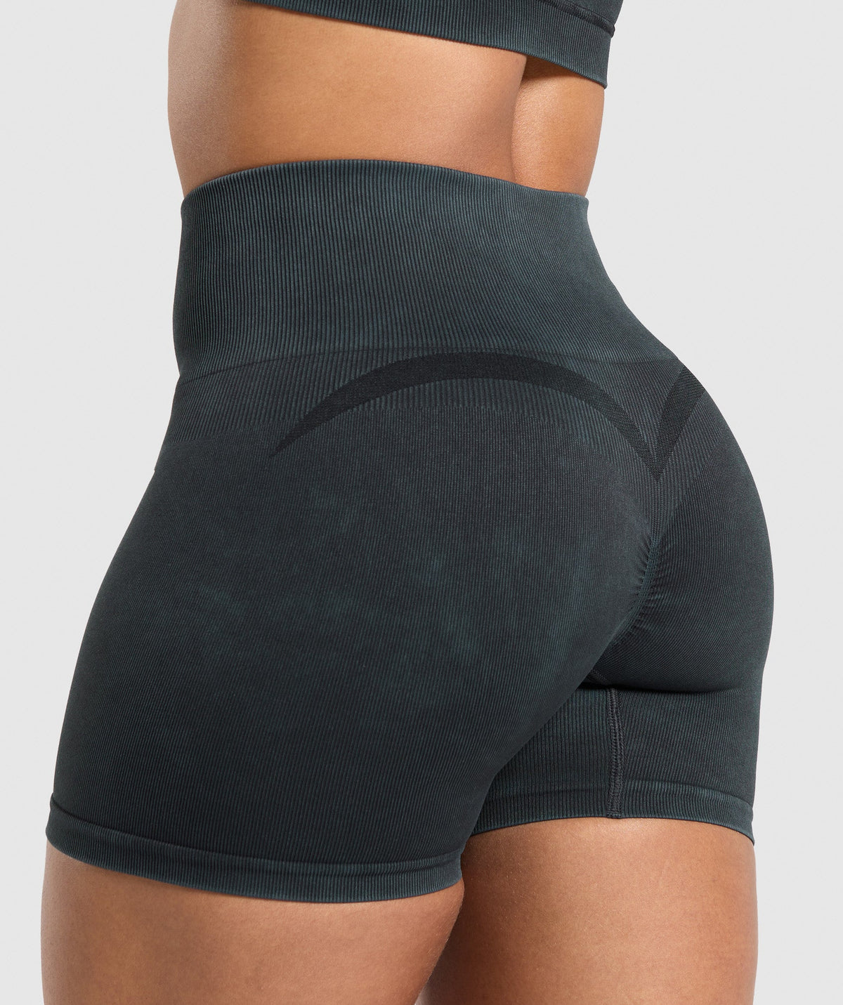 GAINS SEAMLESS WASHED SHORTS