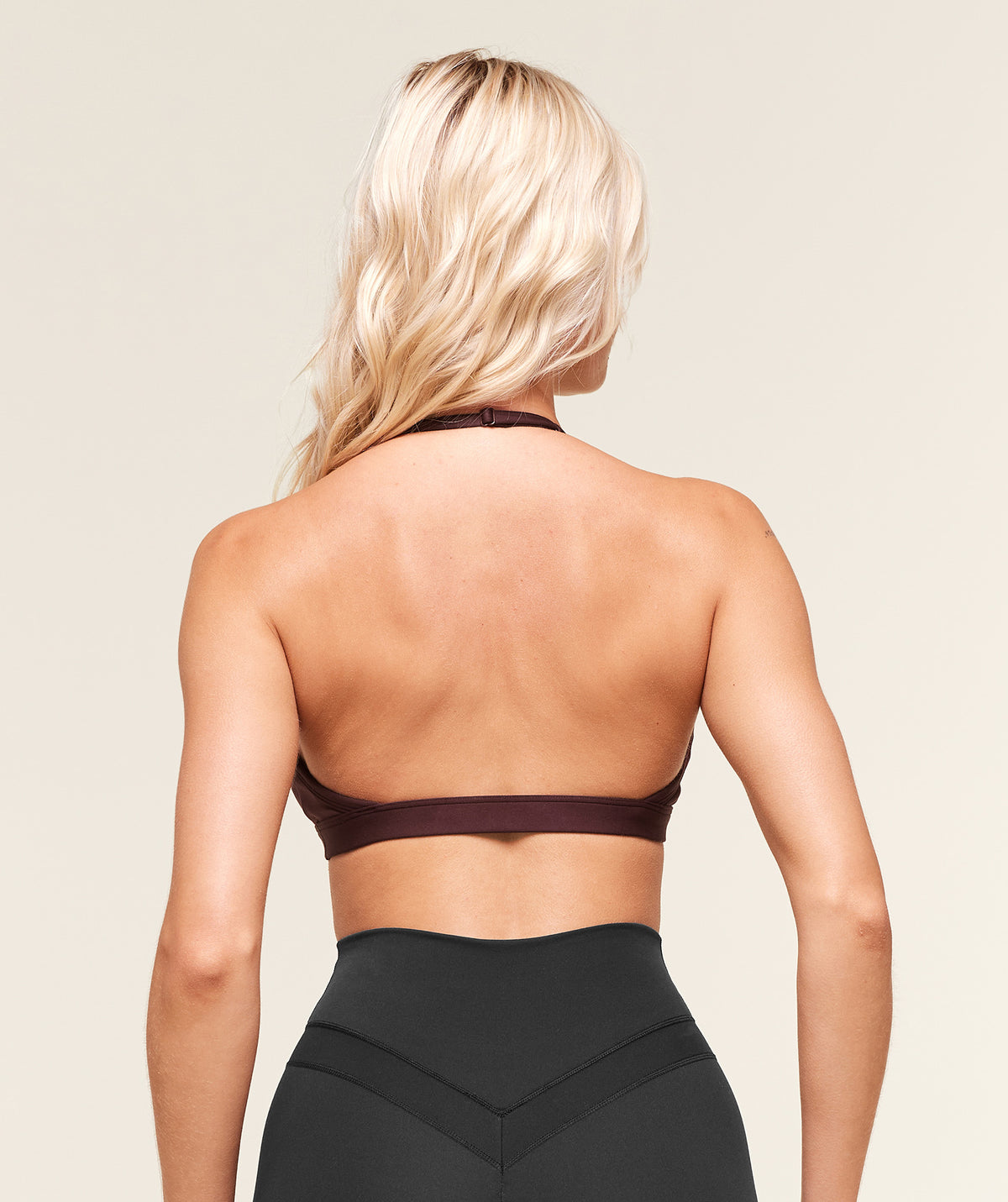 MINIMAL HALTERNECK SPORTS BRA