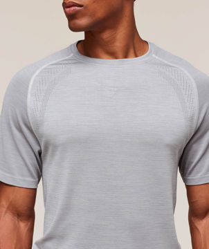 VERSATILE SEAMLESS T-SHIRT