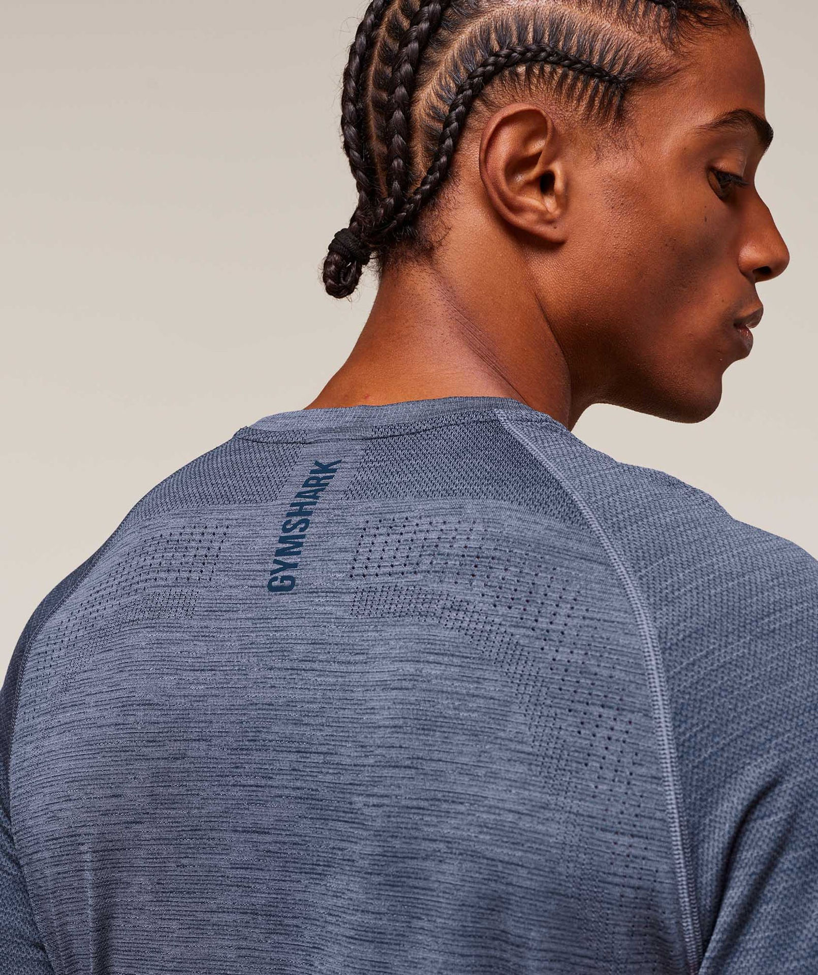 VERSATILE SEAMLESS T-SHIRT