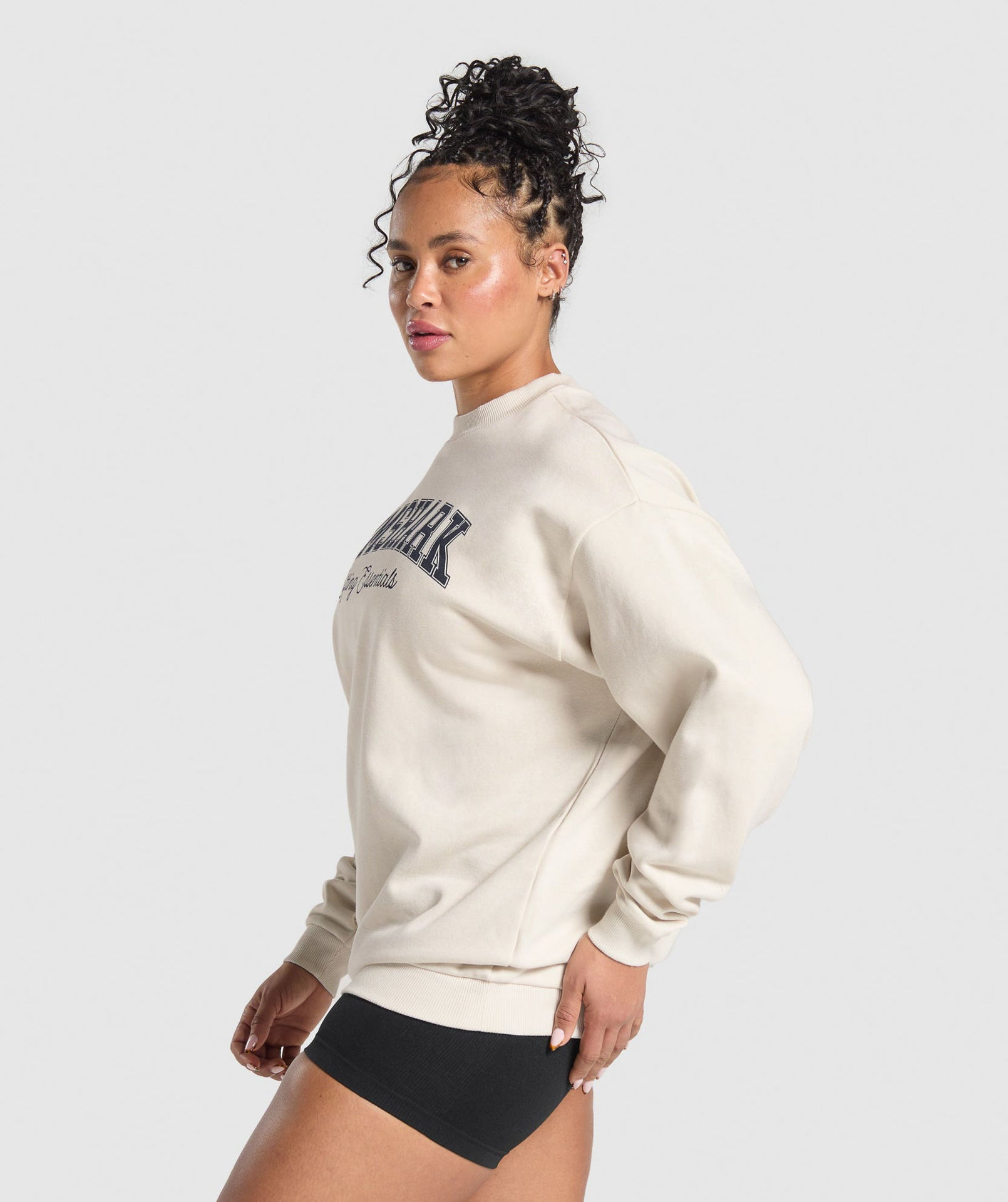 LIFTING ESSENTIALS GRAPHIC BRUSHED OVERSIZED SWEATSHIRT