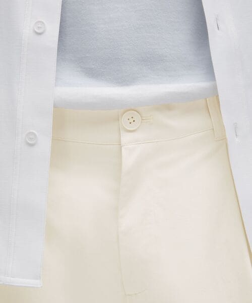 Woven Relaxed-Fit Pleated Short 8"
