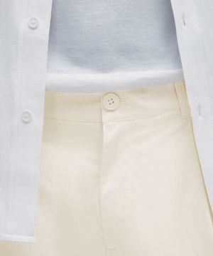 Woven Relaxed-Fit Pleated Short 8"