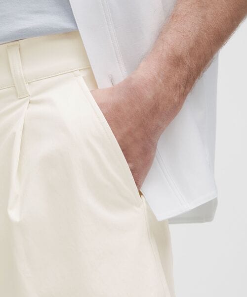Woven Relaxed-Fit Pleated Short 8"