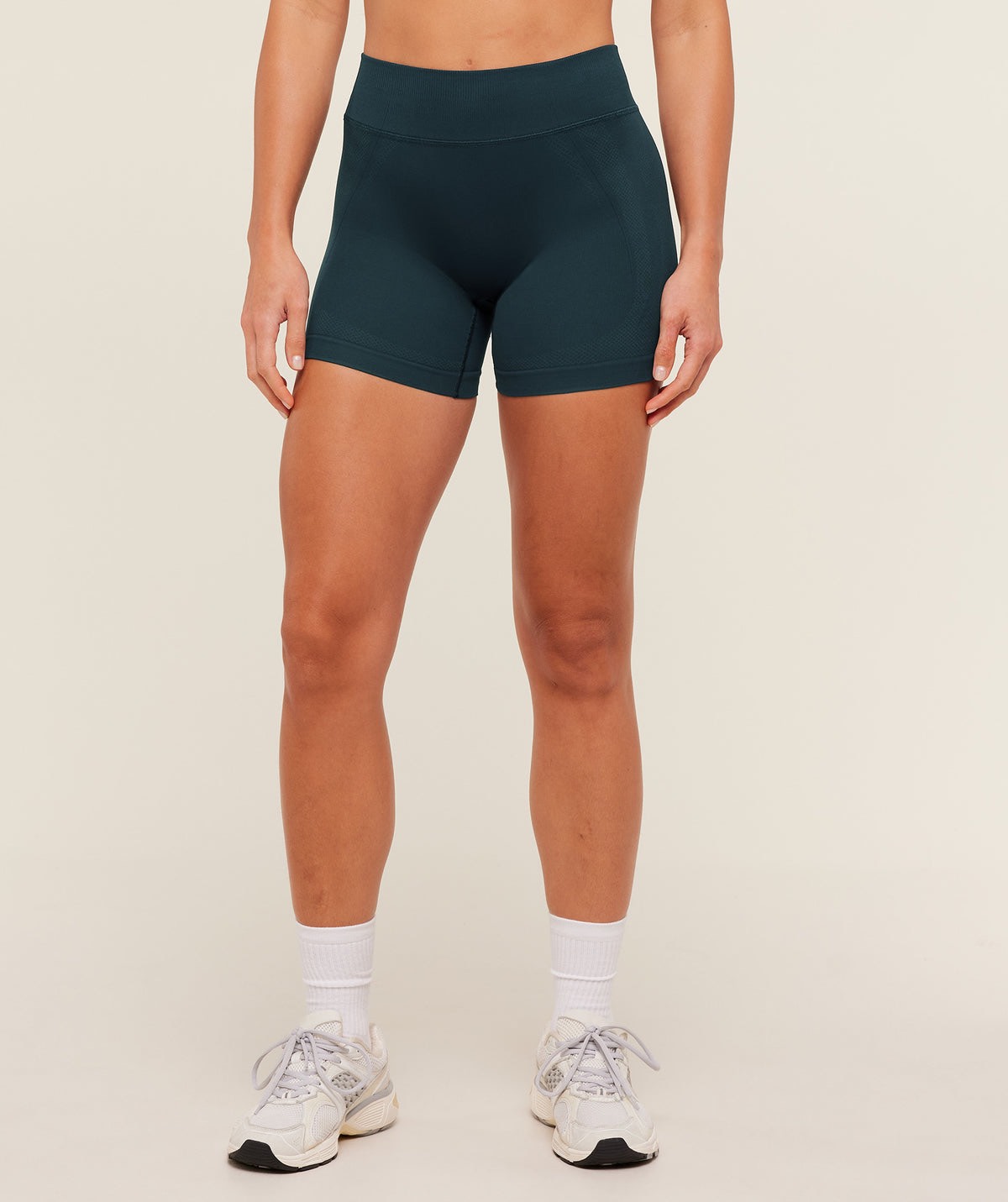 WEEKEND SEAMLESS SHORTS