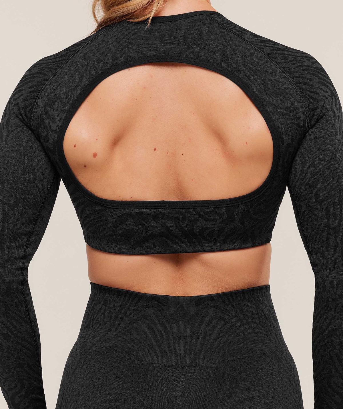 ADAPT ANIMAL LONG SLEEVE CROP TOP