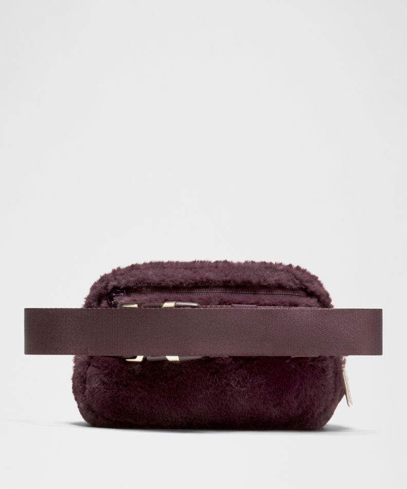 Everywhere Belt Bag *Plush Fleece