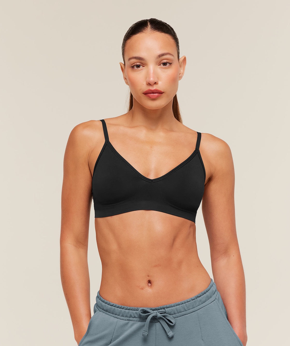 FEATHERFORM™ V-NECK BRALETTE
