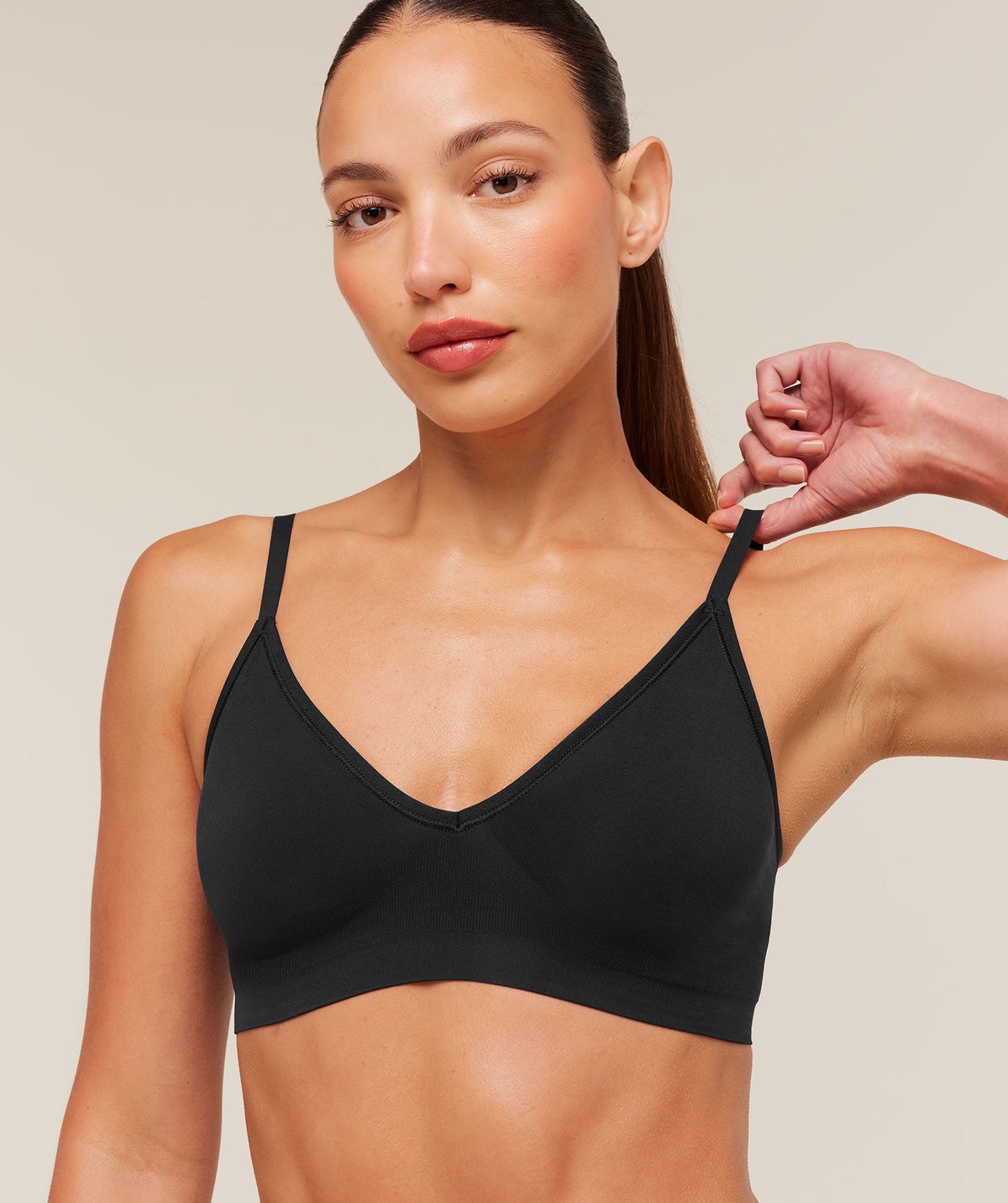 FEATHERFORM™ V-NECK BRALETTE