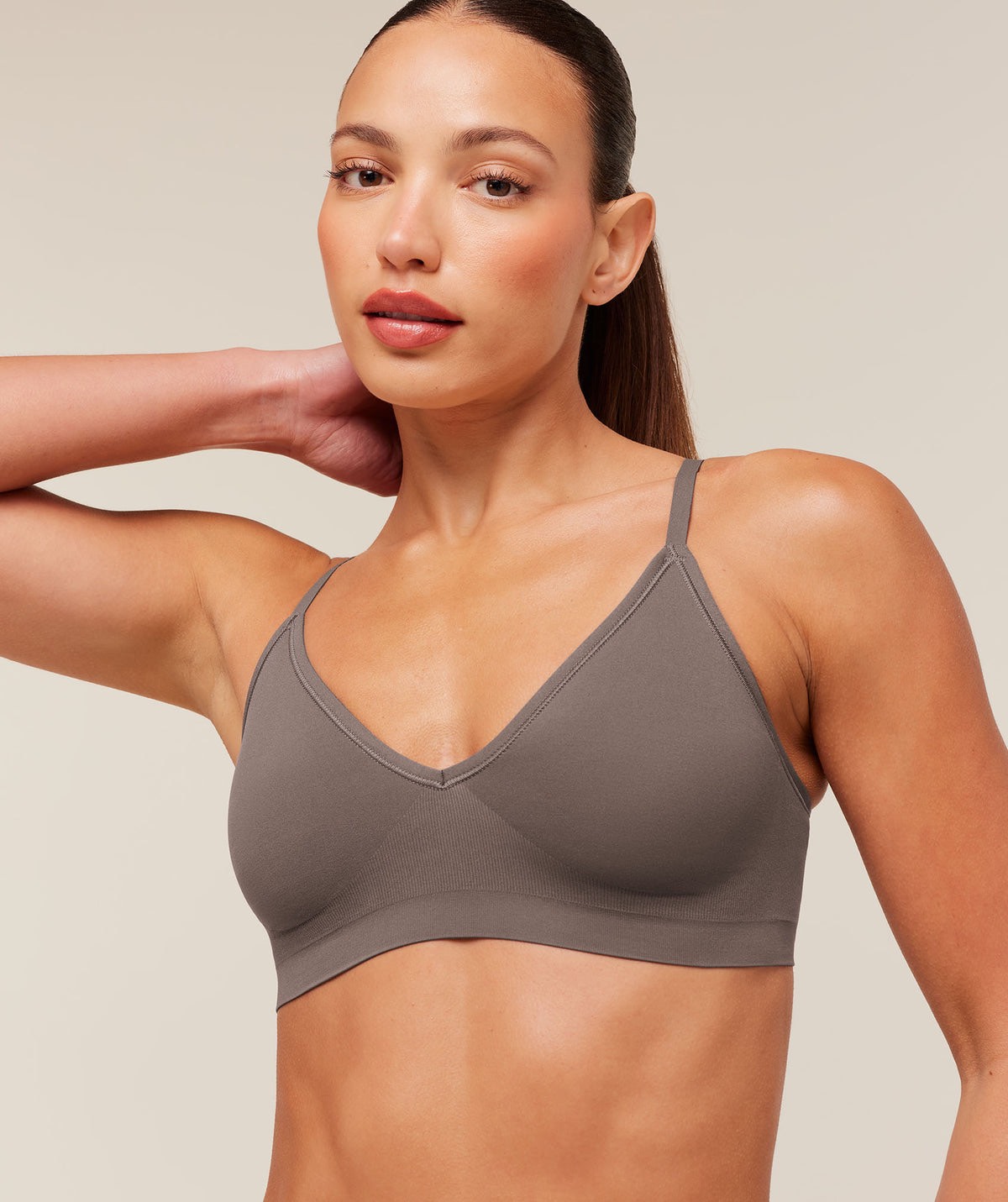 FEATHERFORM™ V-NECK BRALETTE
