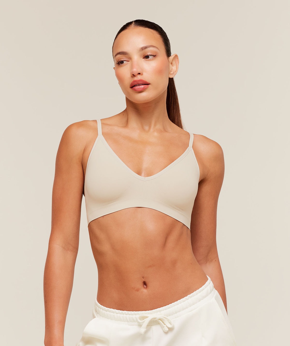 FEATHERFORM™ V-NECK BRALETTE