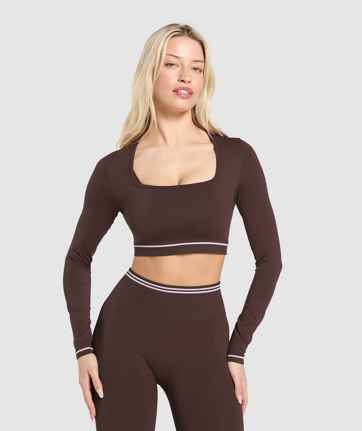 CONTRAST SEAMLESS CROP TOP