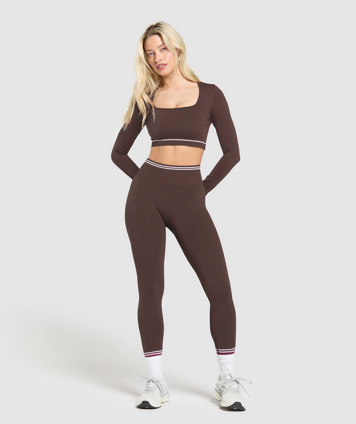 CONTRAST SEAMLESS CROP TOP