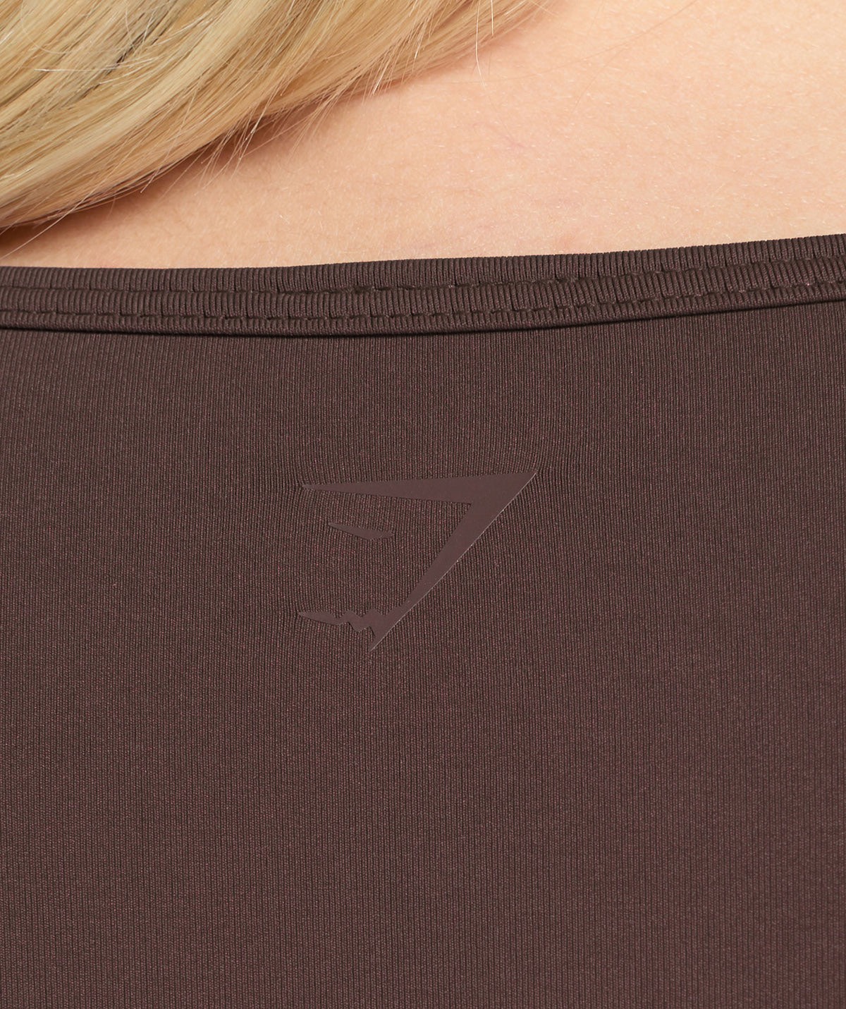 CONTRAST SEAMLESS CROP TOP