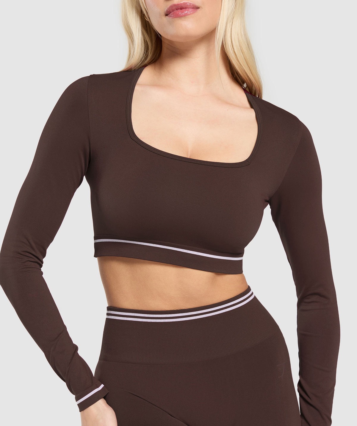 CONTRAST SEAMLESS CROP TOP